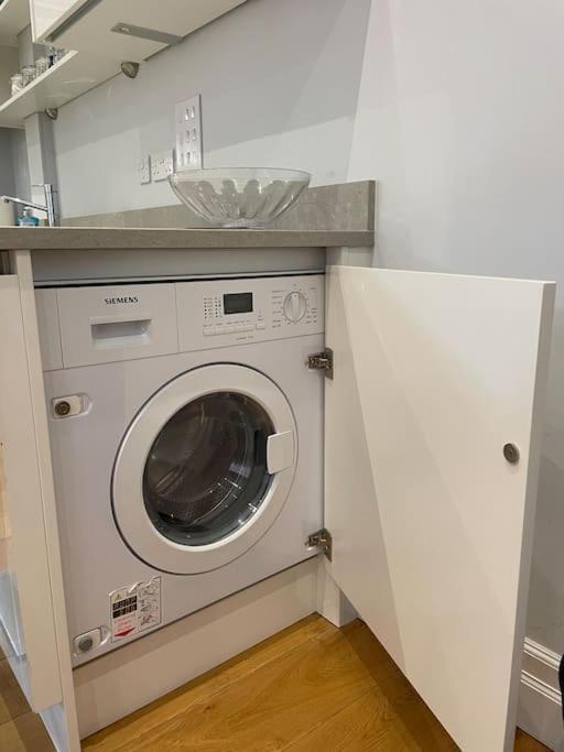 Charming & Cosy Town Centre Home With Parking Guildford Exterior foto