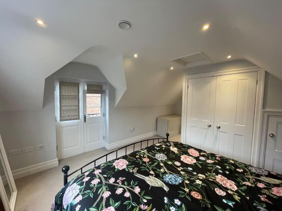 Charming & Cosy Town Centre Home With Parking Guildford Exterior foto