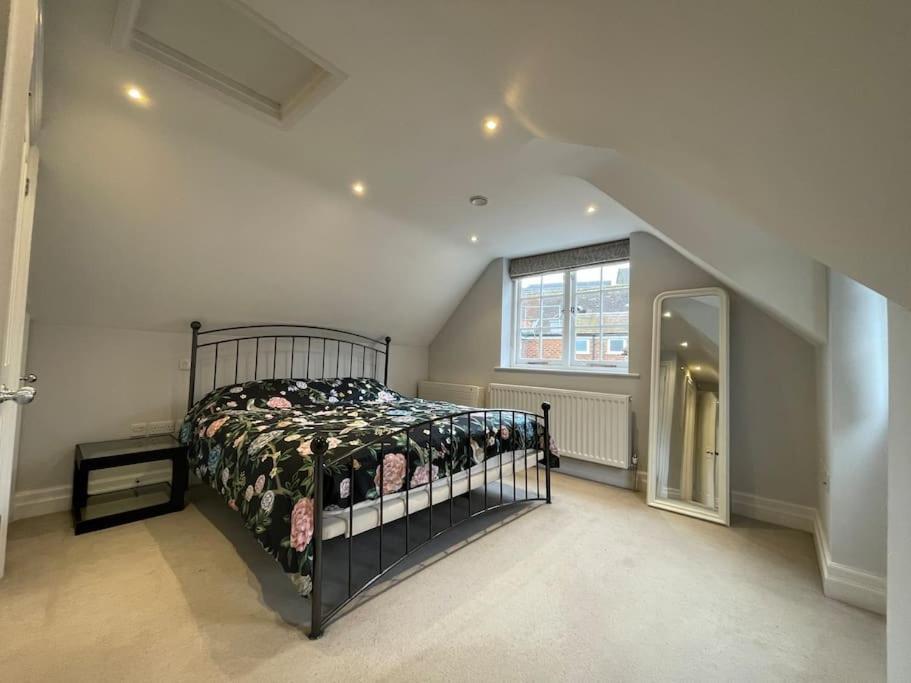 Charming & Cosy Town Centre Home With Parking Guildford Exterior foto